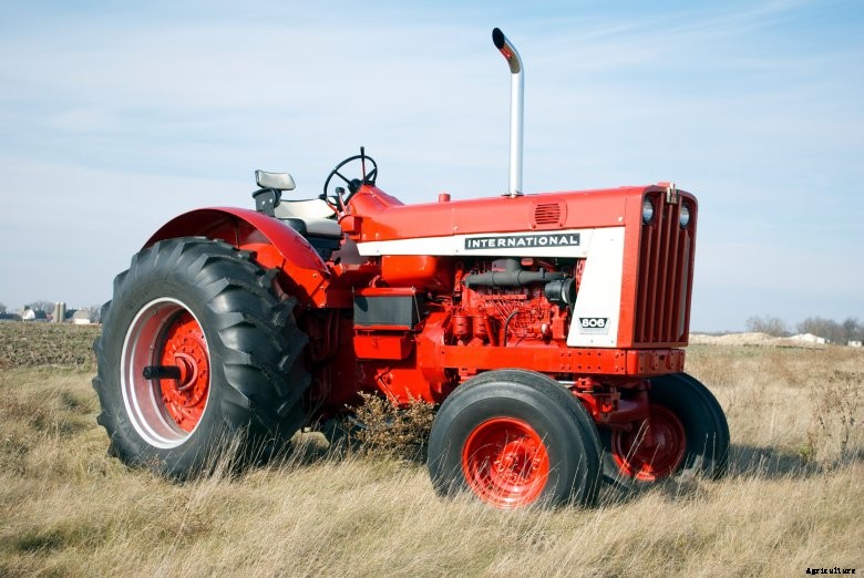 1967 IHC Farmall 806 a